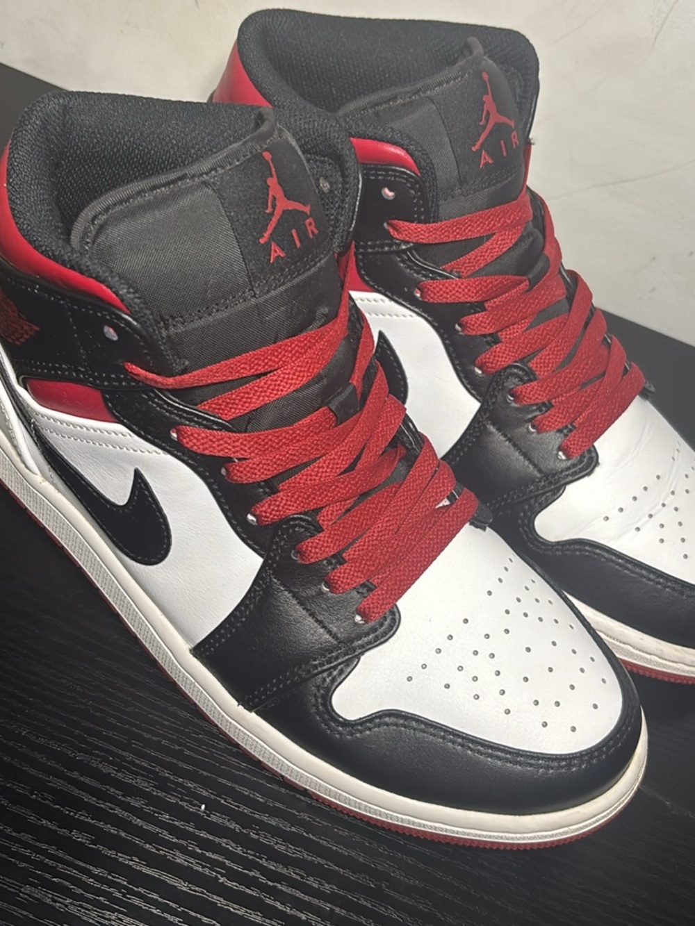 Nike Air Jordan 1 Mid - Black White Red